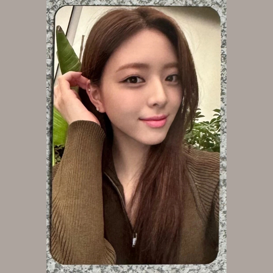 ITZY Yuna Photocard - Gold (MusicKorea POB)