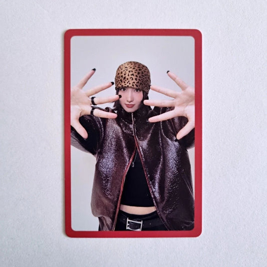 Twice Momo Photocard - TEN: The Story Goes On (Cast Ver. - BENEFICIO DE PRE-ORDEN)